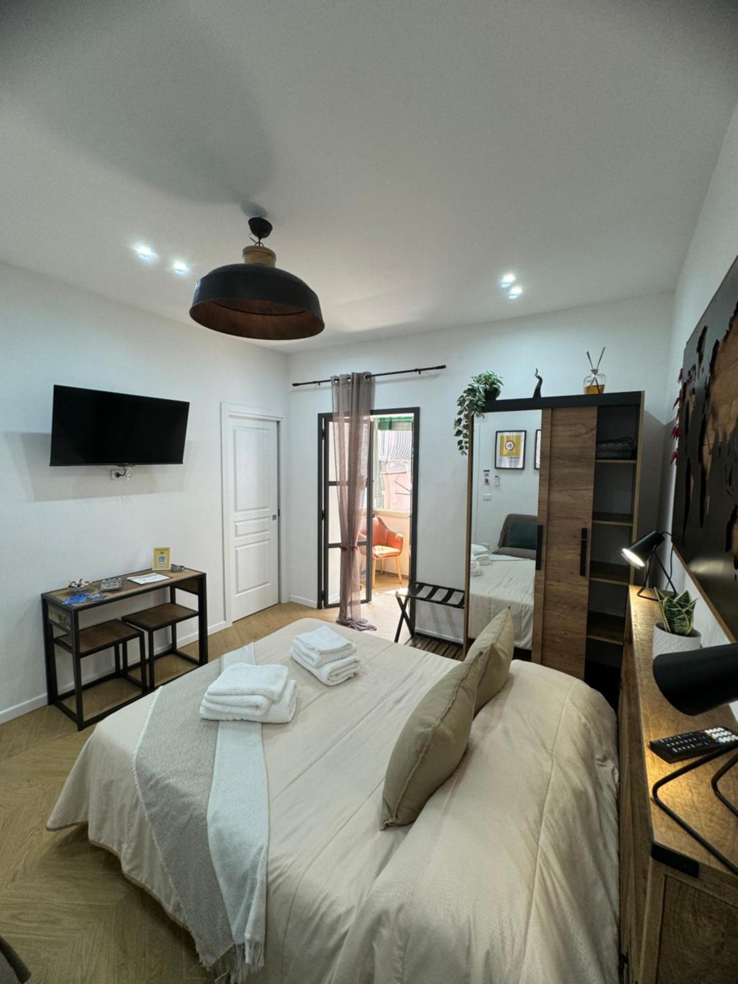 Gennarino Apartments - Panorama Suite With Balcony And Urban Loft Nápoles Exterior foto